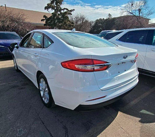 Used 2019 Ford Fusion SE image 2