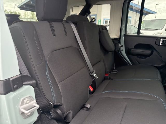 Used 2023 Jeep Wrangler Unlimited Rubicon 4xe w/ Cold Weather Group AWD/4WD image 15