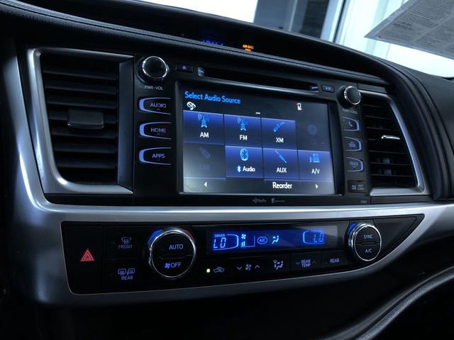 Used 2015 Toyota Highlander XLE AWD/4WD image 29