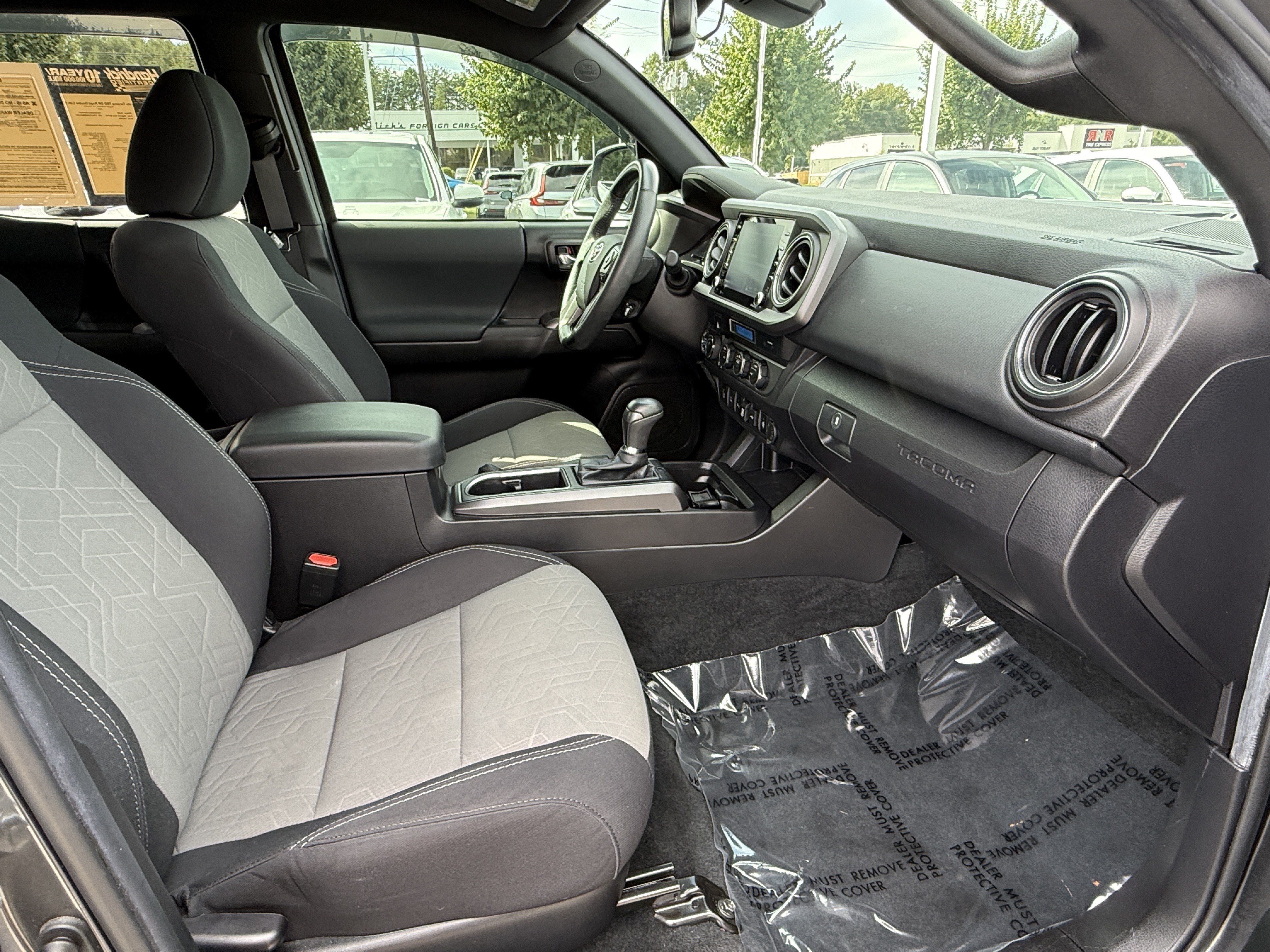 Used 2021 Toyota Tacoma TRD Off-Road w/ Technology Package AWD/4WD image 33