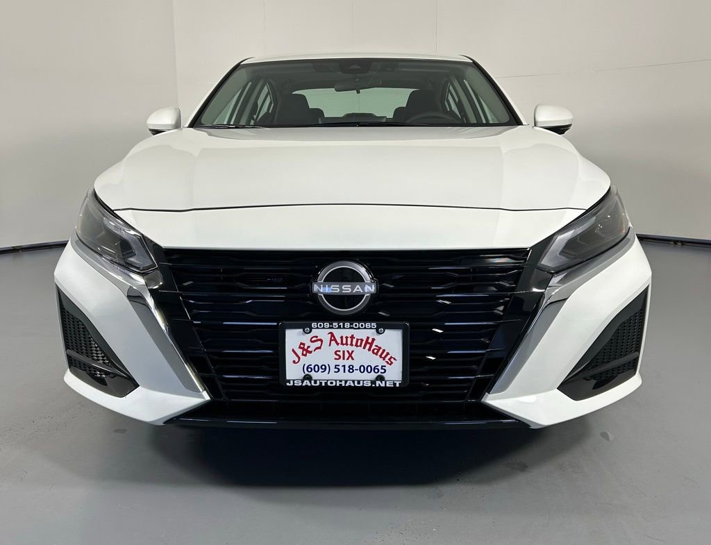 Used 2025 Nissan Altima 2.5 SL FWD image 2