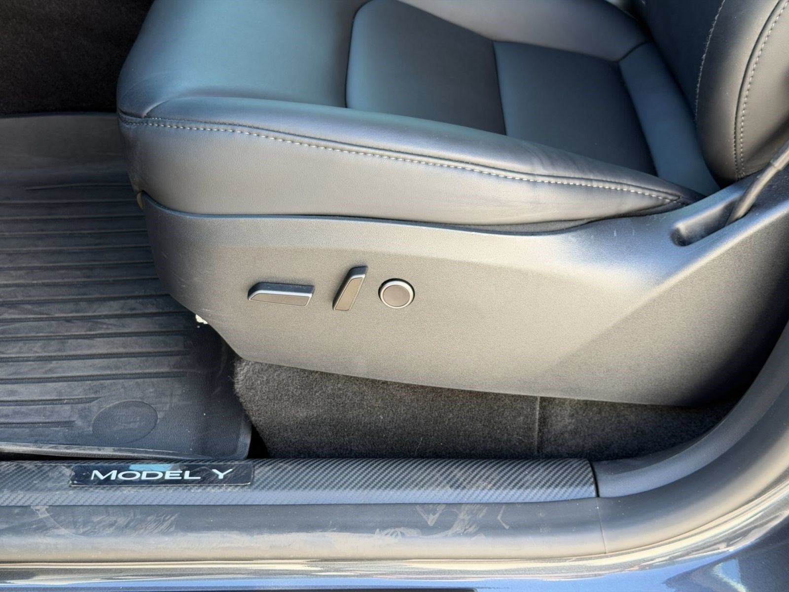 Used 2024 Tesla Model Y 2WD image 13