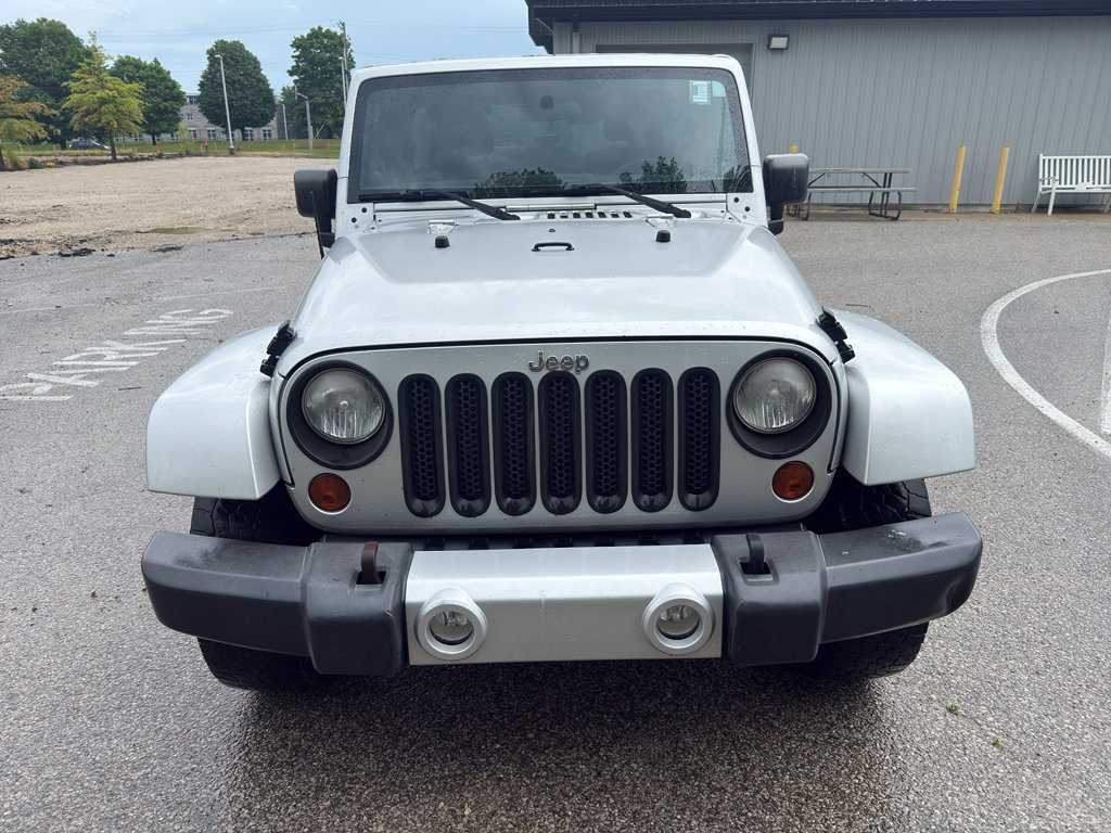 Used 2012 Jeep Wrangler Unlimited Sahara w/ Connectivity Group AWD/4WD image 9