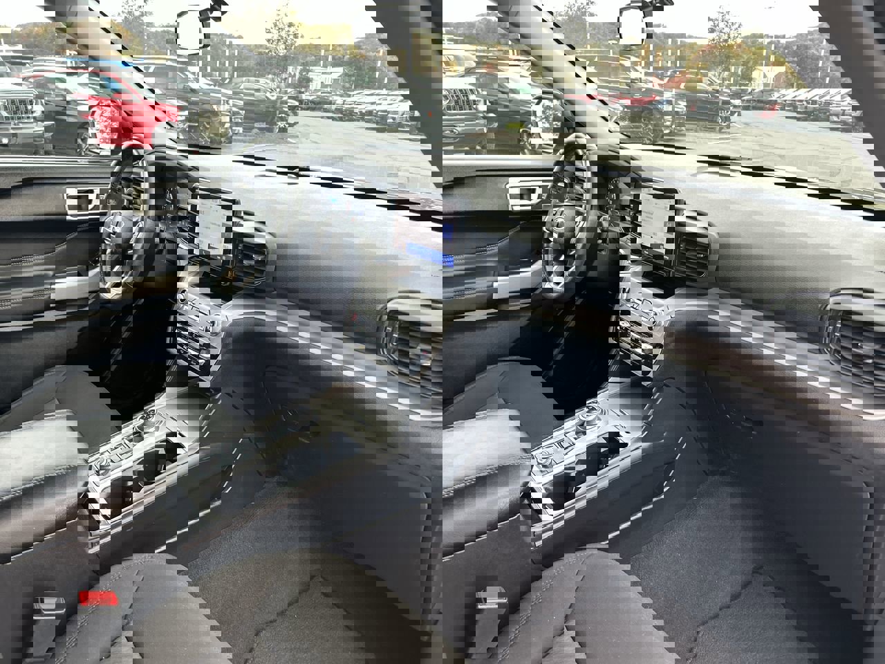 Used 2023 Ford Explorer XLT image 15