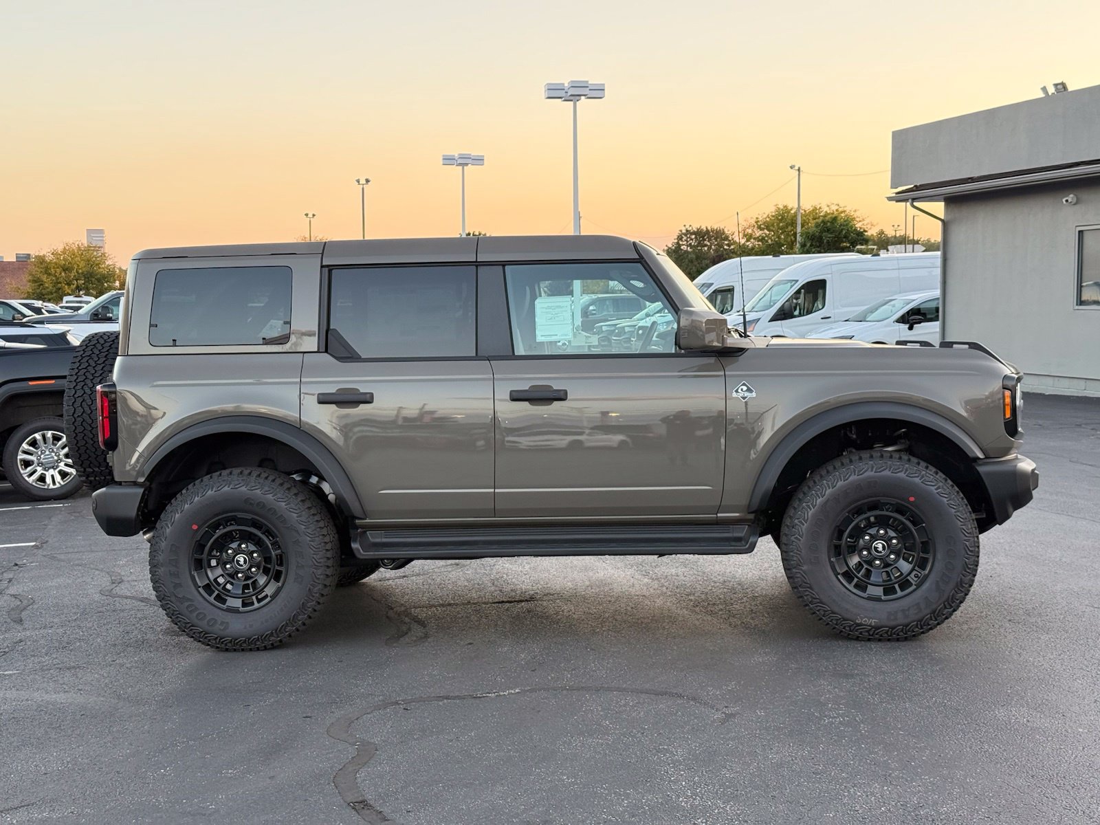 New 2026 Ford Bronco Outer Banks w/ Sasquatch Package AWD/4WD image 8