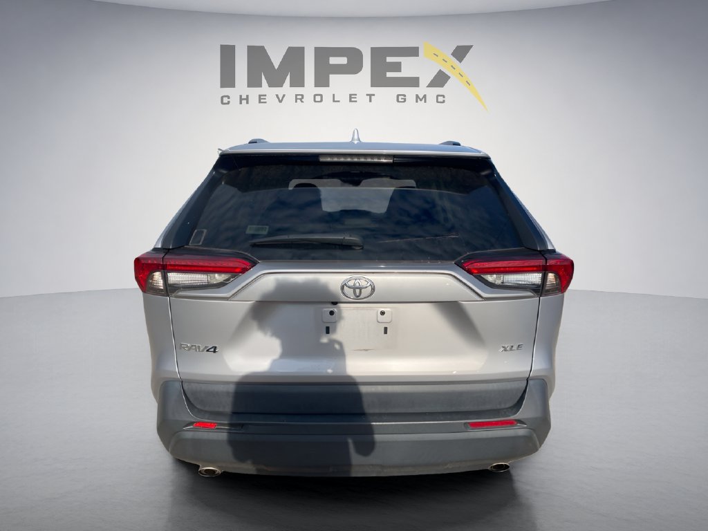 Used 2022 Toyota RAV4 XLE FWD image 4