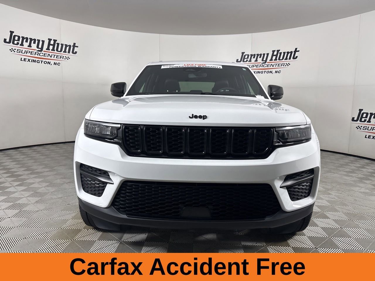 Used 2023 Jeep Grand Cherokee Altitude AWD/4WD image 3
