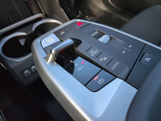 Used 2025 BMW X1 xDrive28i w/ Technology Package image 12