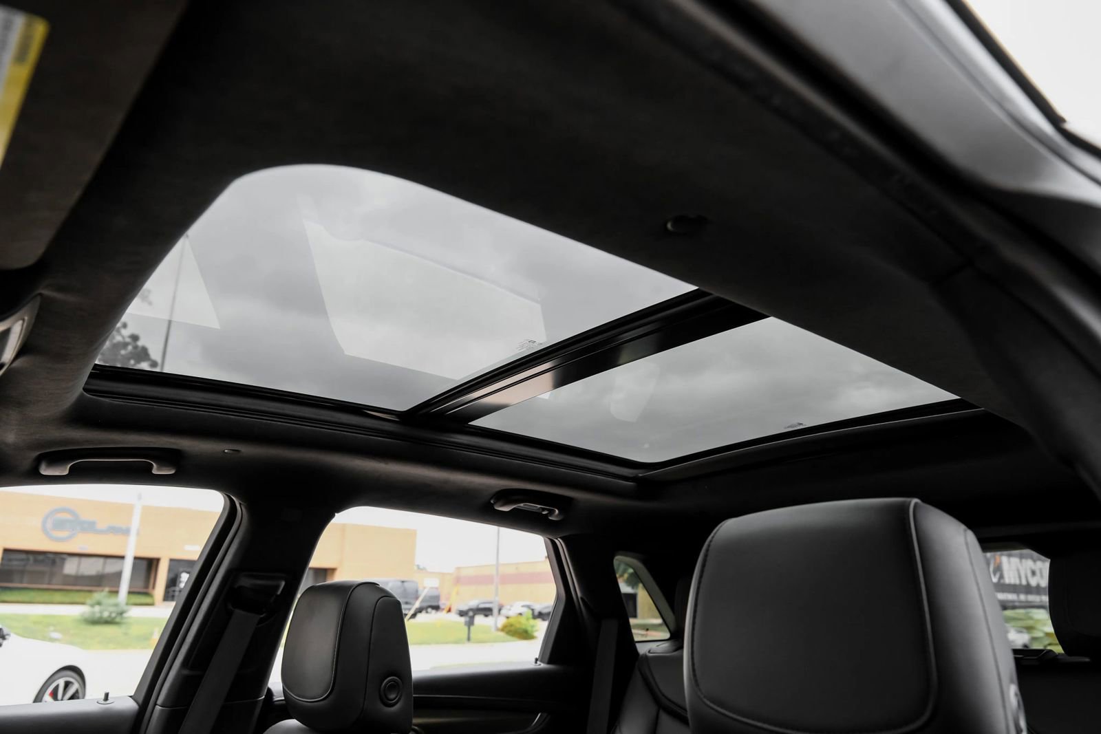 Used 2017 Cadillac XT5 Platinum image 4