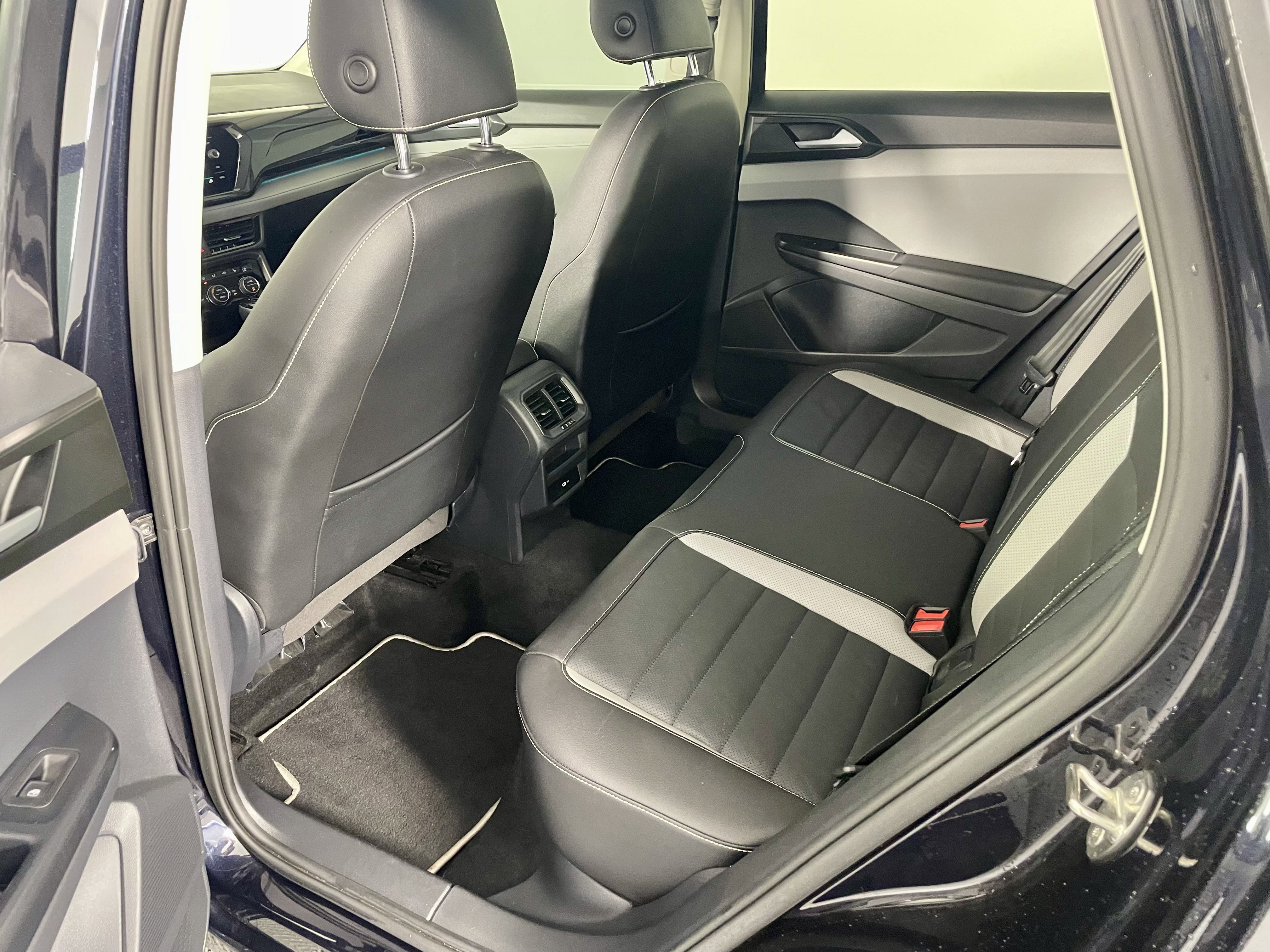 Used 2023 Volkswagen Taos SEL image 11