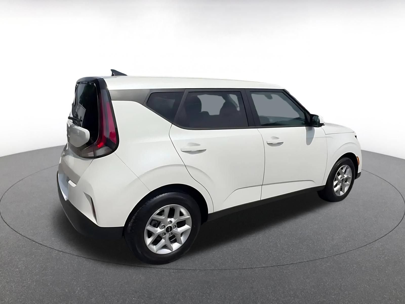 Used 2025 Kia Soul LX w/ LX Technology Package FWD image 15