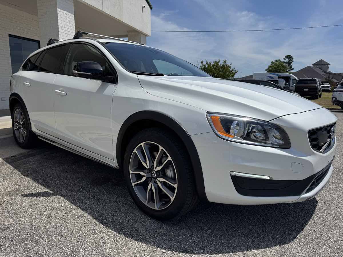 Used 2018 Volvo V60 T5 Cross Country AWD/4WD image 38
