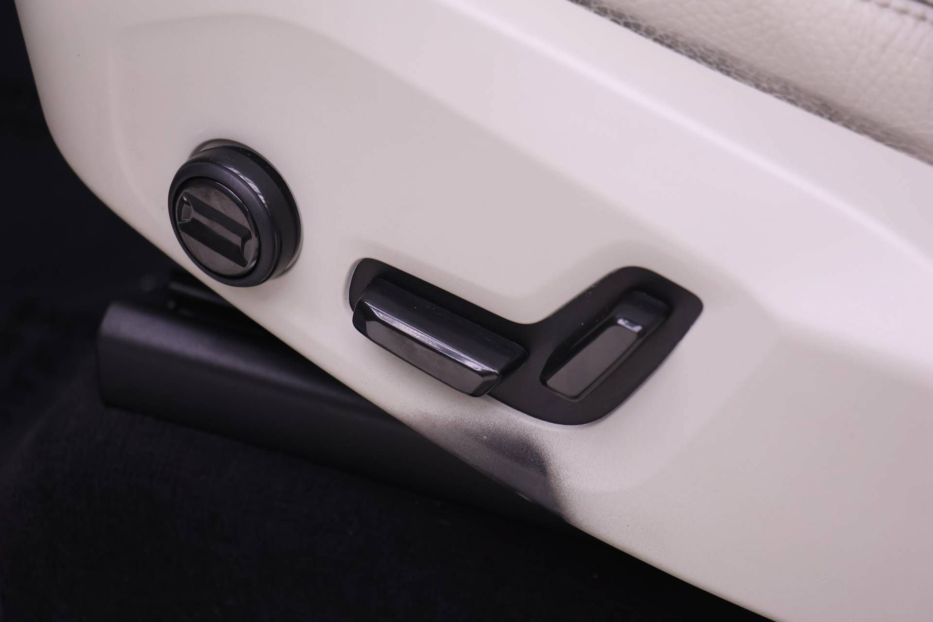 Used 2024 Volvo XC90 B6 Plus AWD/4WD image 21