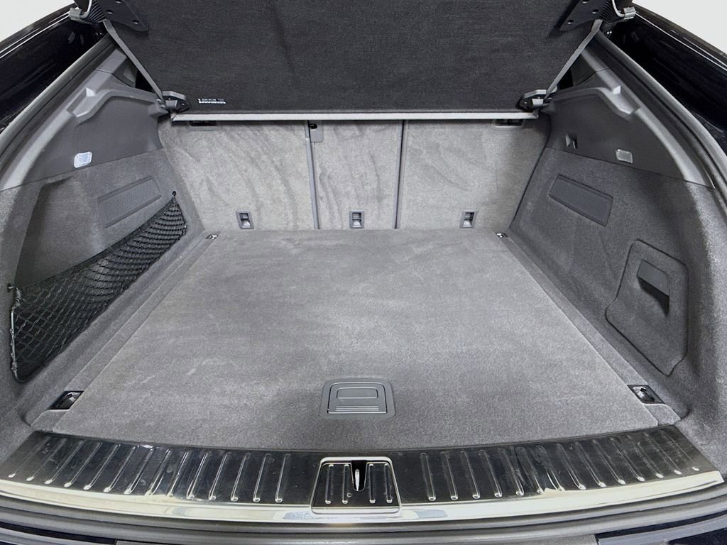 Certified 2023 Porsche Cayenne Platinum Edition image 28