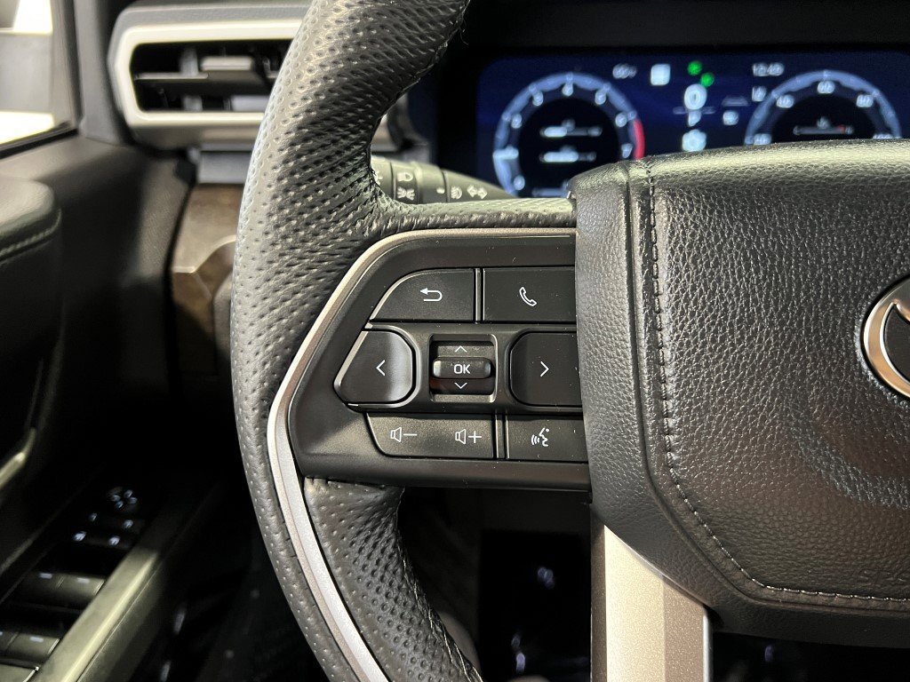 Used 2025 Toyota Tacoma Limited image 36