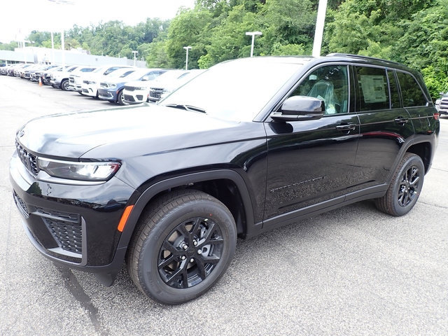 New 2026 Jeep Grand Cherokee Altitude AWD/4WD image 2