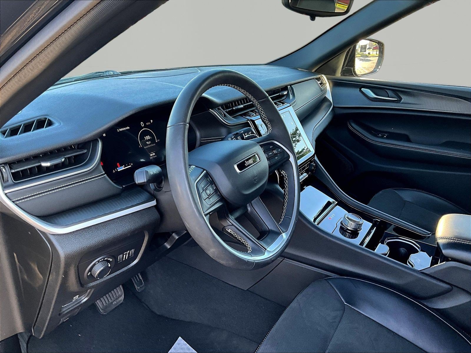 Used 2023 Jeep Grand Cherokee Altitude AWD/4WD image 17