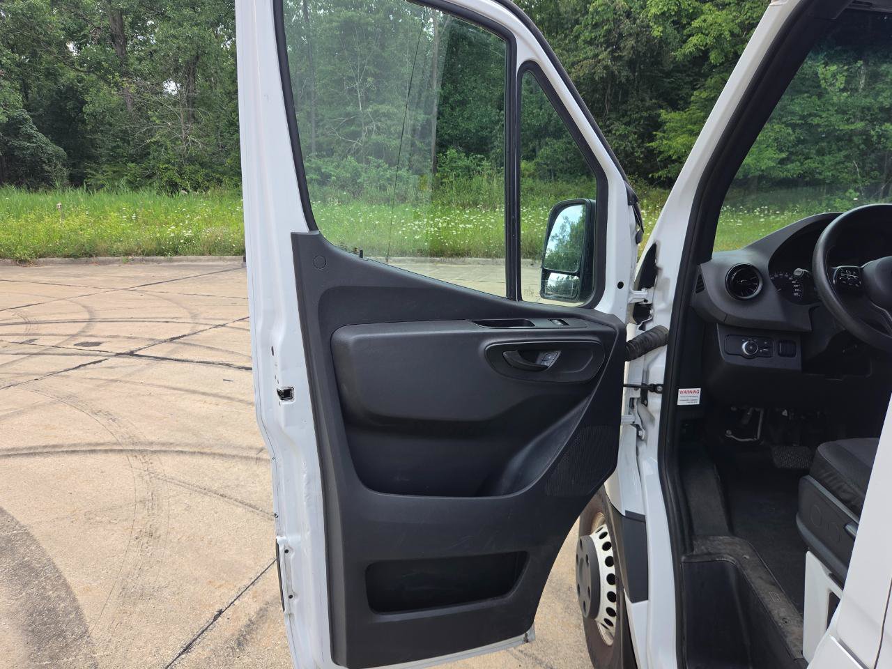 Used 2019 Freightliner Sprinter 144 RWD image 34