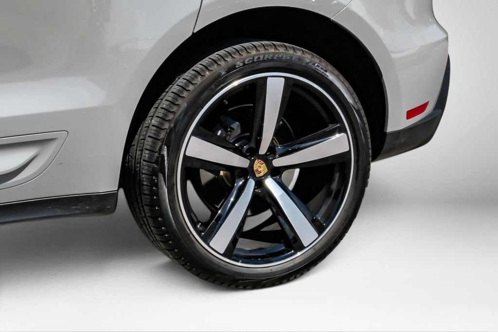 Used 2024 Porsche Macan AWD/4WD image 57