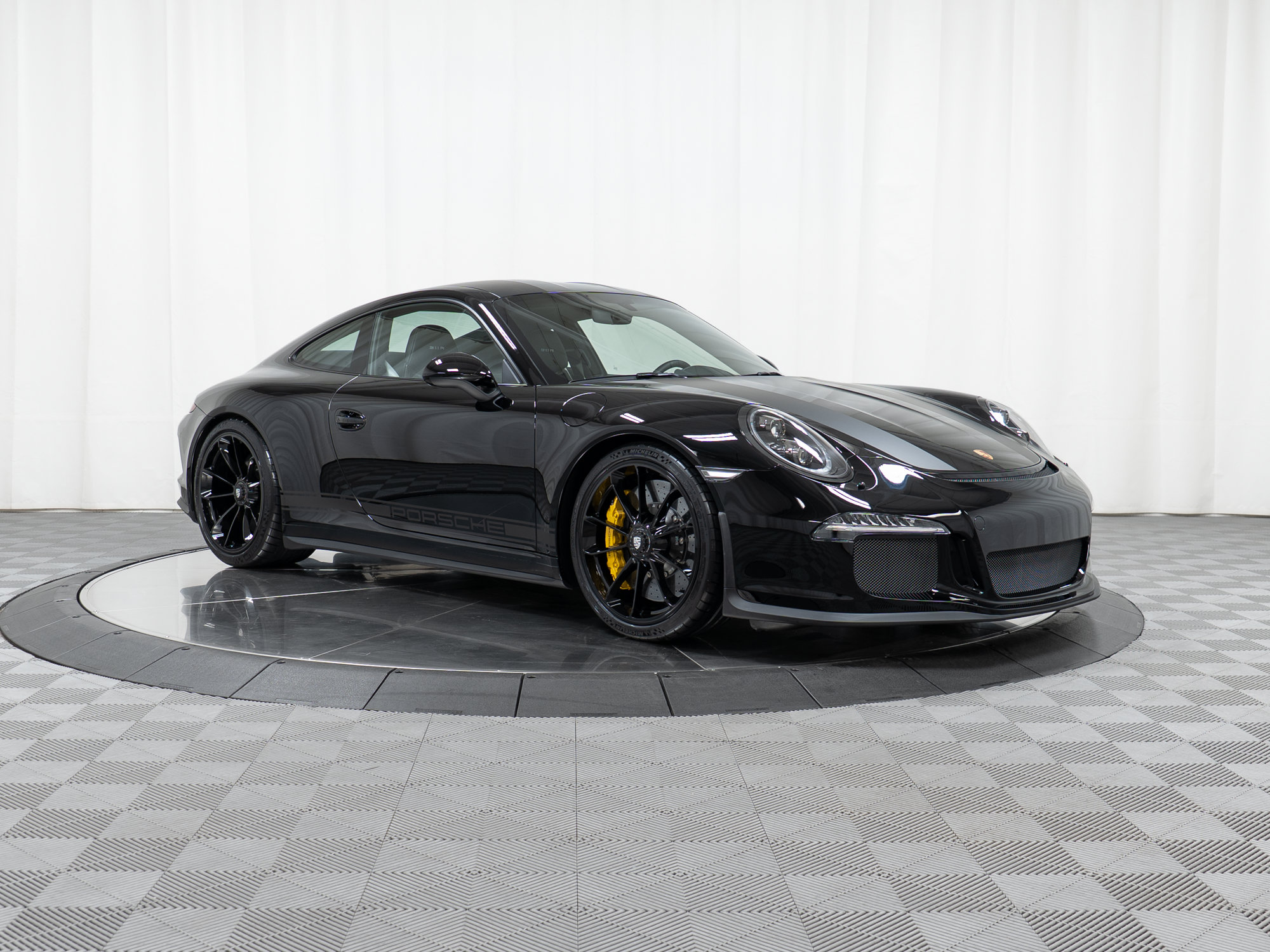 Used 2016 Porsche 911 R RWD image 9