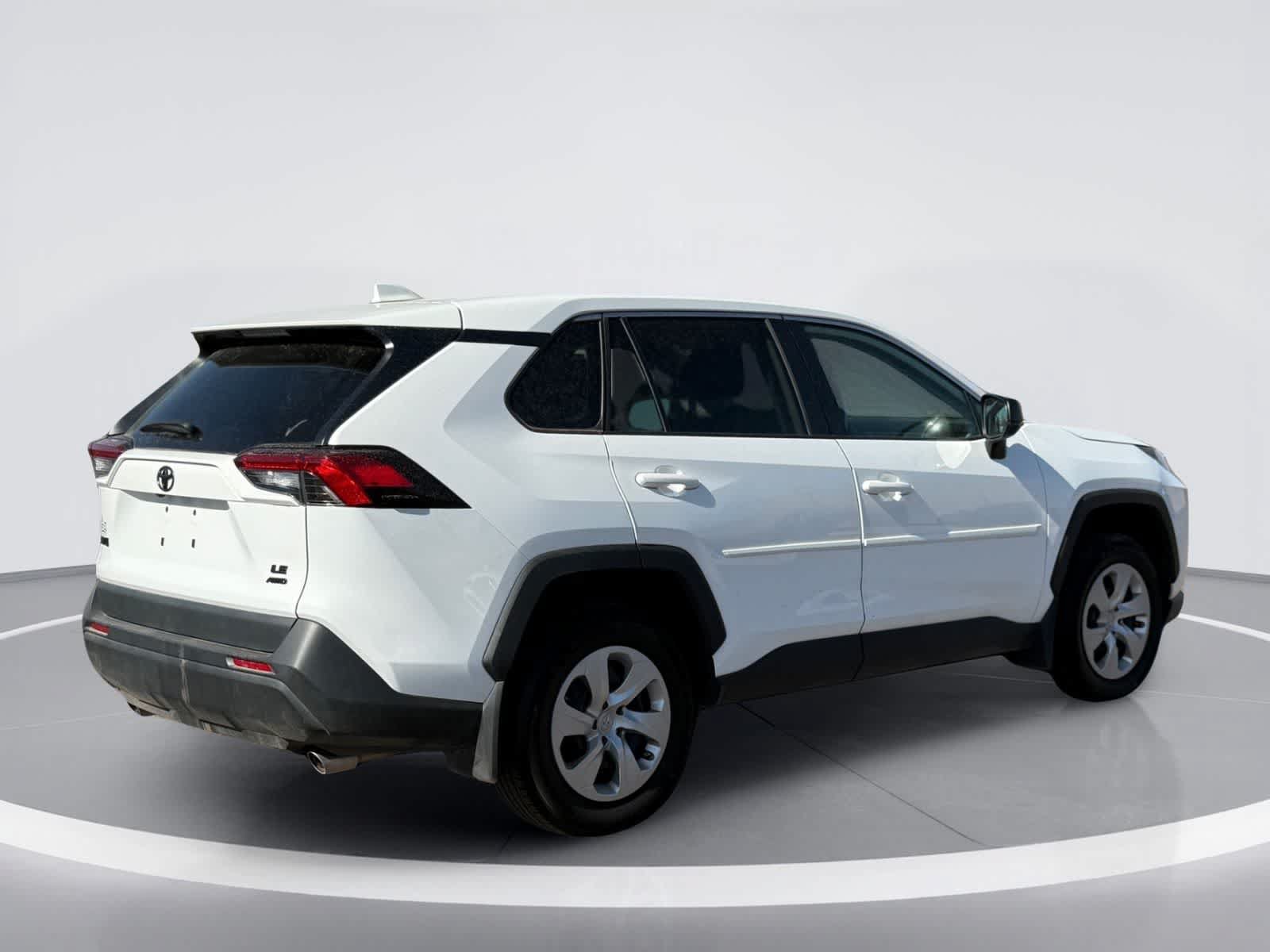 Used 2023 Toyota RAV4 LE AWD/4WD image 5