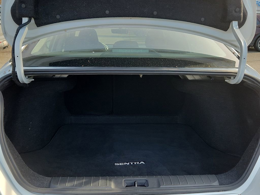 Used 2020 Nissan Sentra SR w/ Lighting Package FWD image 28