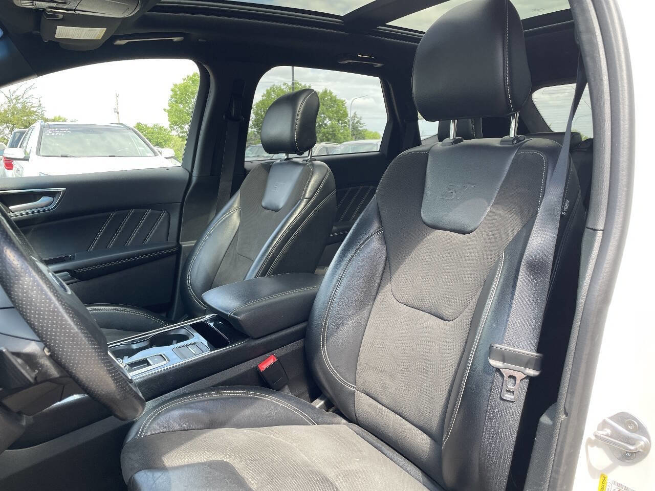 Used 2019 Ford Edge ST w/ Cold Weather Package AWD/4WD image 14