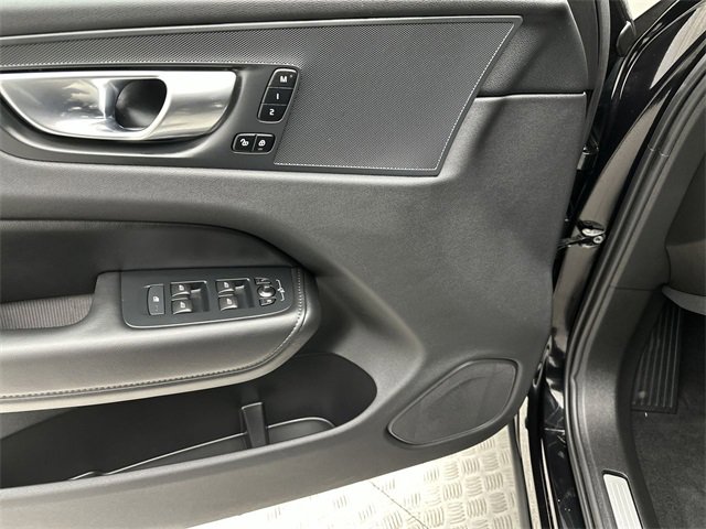 Used 2025 Volvo XC60 B5 Core image 13