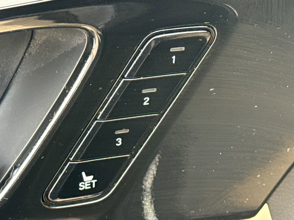 Used 2023 Acura MDX SH-AWD image 23