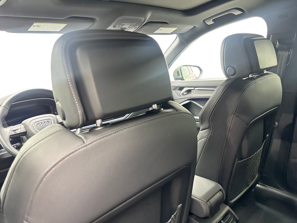 Used 2024 Audi Q3 2.0T Premium Plus w/ Premium Plus Package image 37