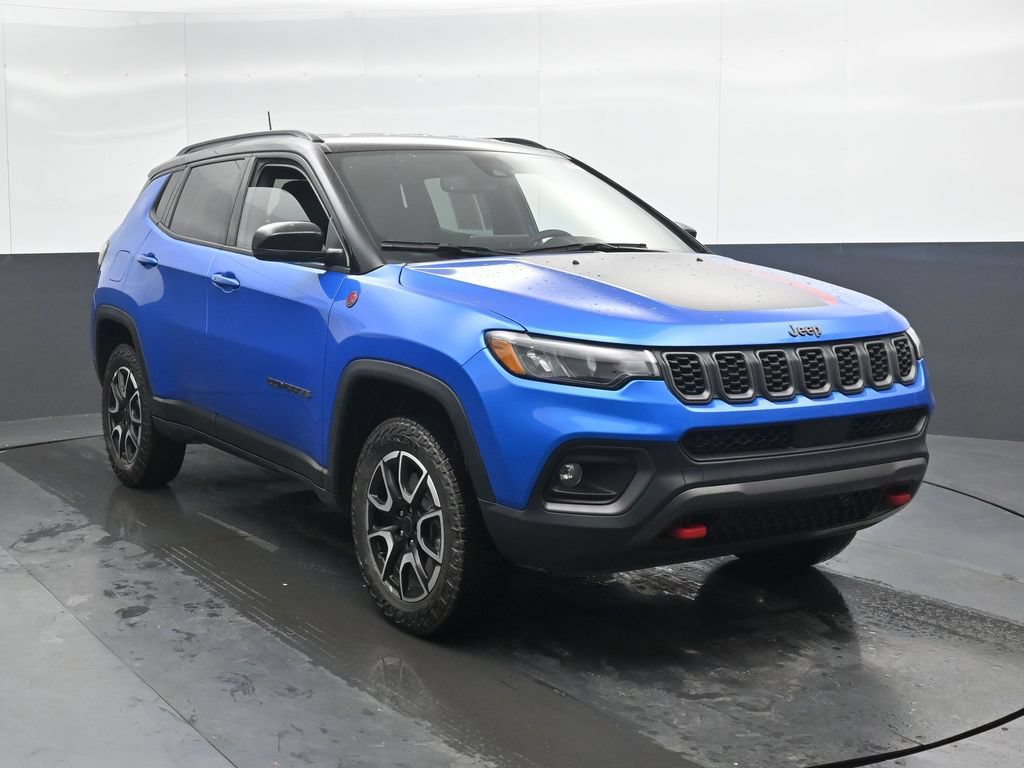 Used 2025 Jeep Compass Trailhawk AWD/4WD image 5