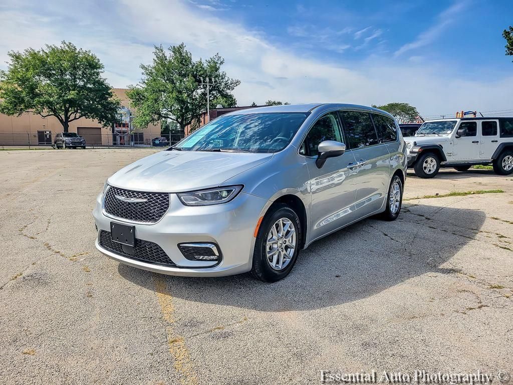 Certified 2023 Chrysler Pacifica Touring-L FWD image 9