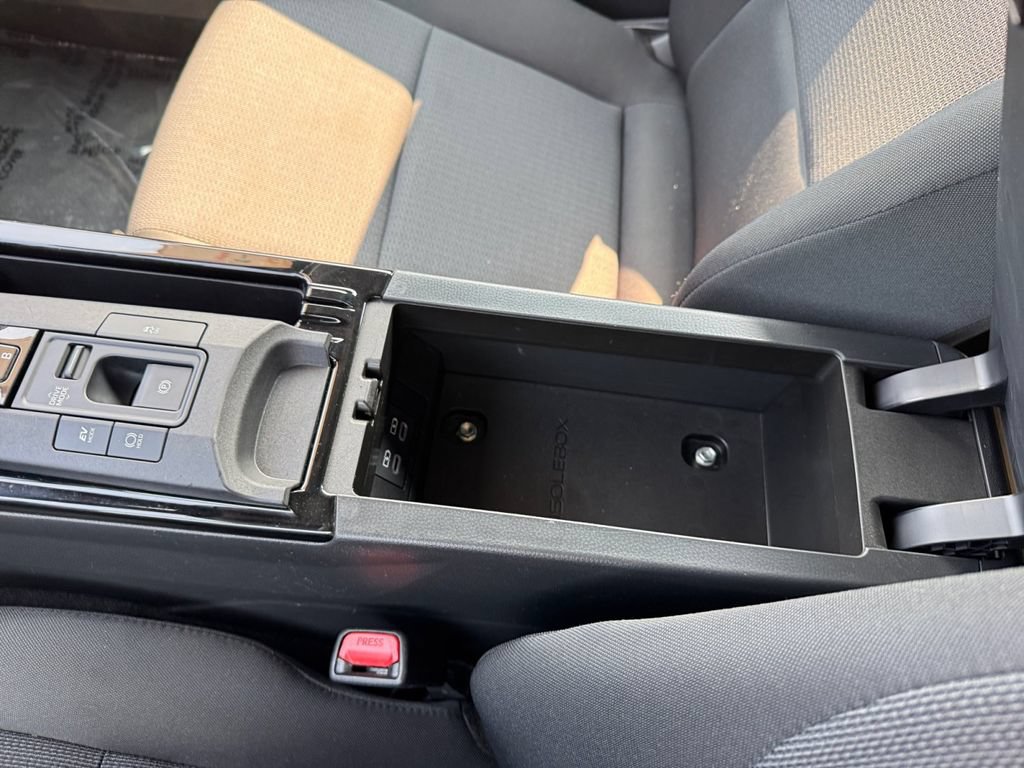 Certified 2024 Toyota Prius LE FWD image 28