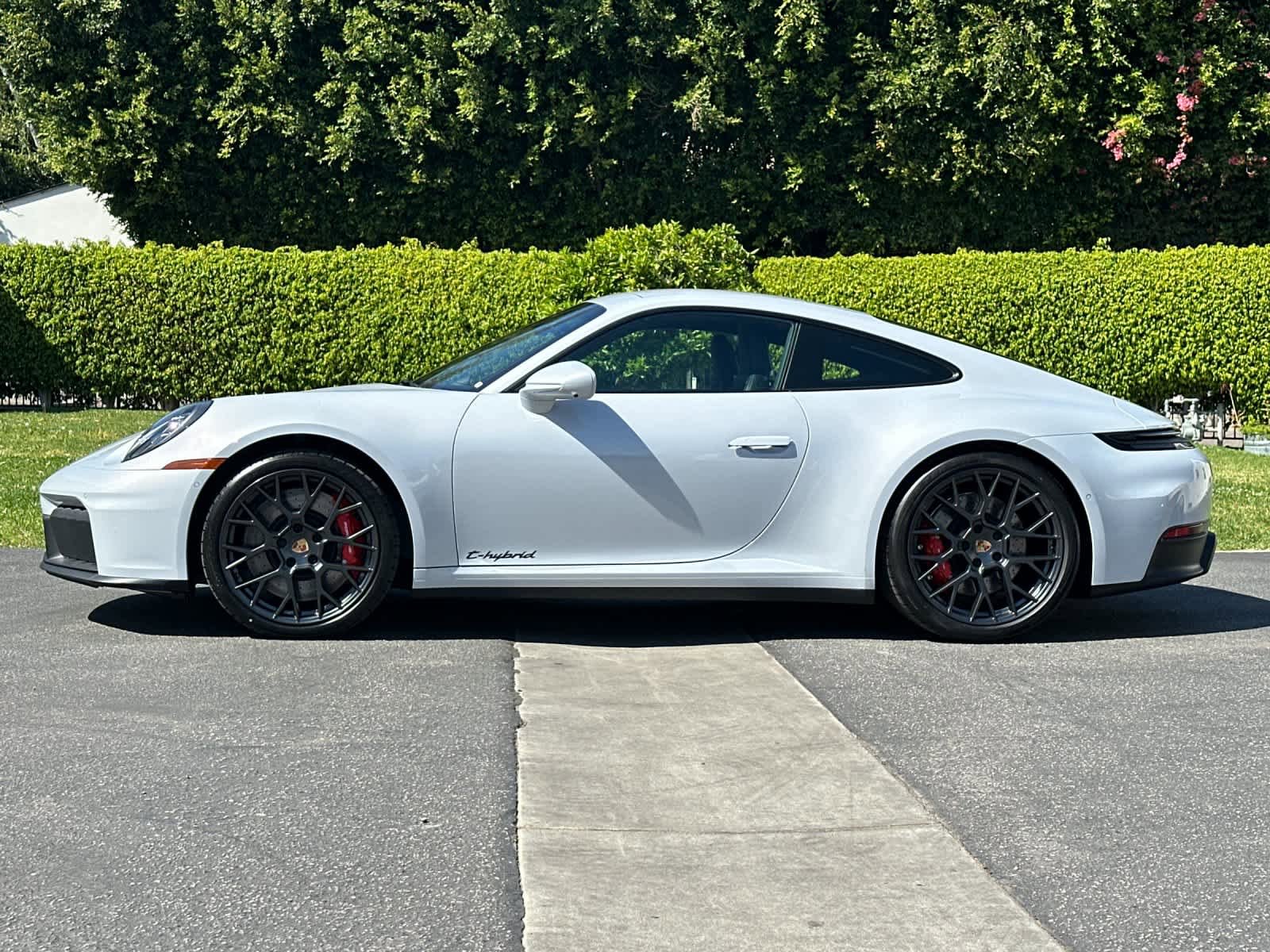 New 2026 Porsche 911 Carrera GTS RWD image 2