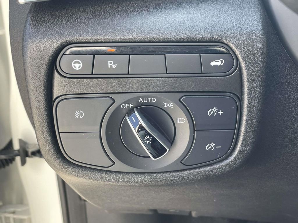 Used 2022 INFINITI QX50 Luxe FWD image 17