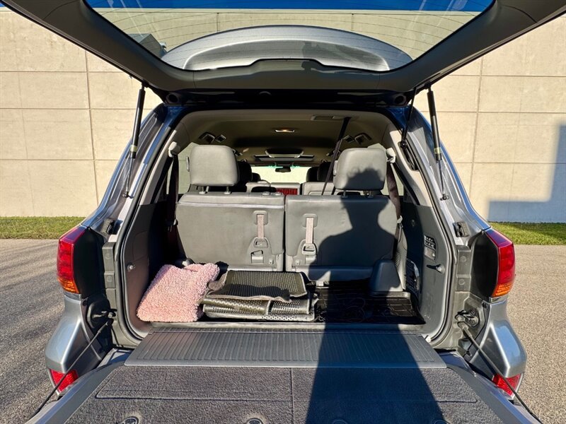 Used 2010 Lexus LX 570 4WD image 35