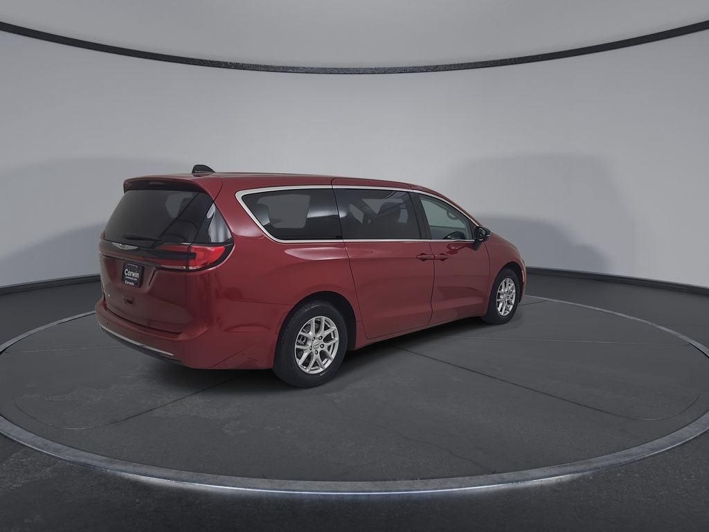 Used 2024 Chrysler Pacifica Touring-L FWD image 17