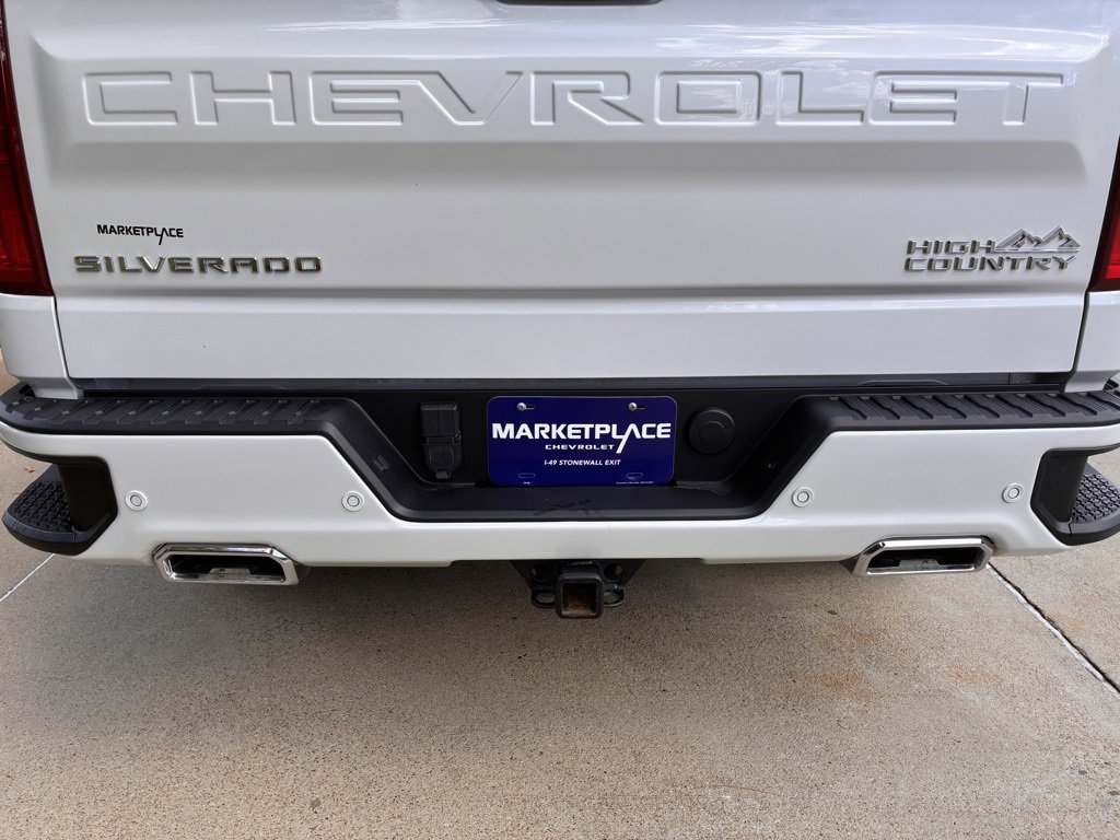Used 2023 Chevrolet Silverado 1500 High Country w/ Technology Package image 9