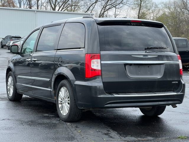 Used 2012 Chrysler Town & Country Limited FWD image 11