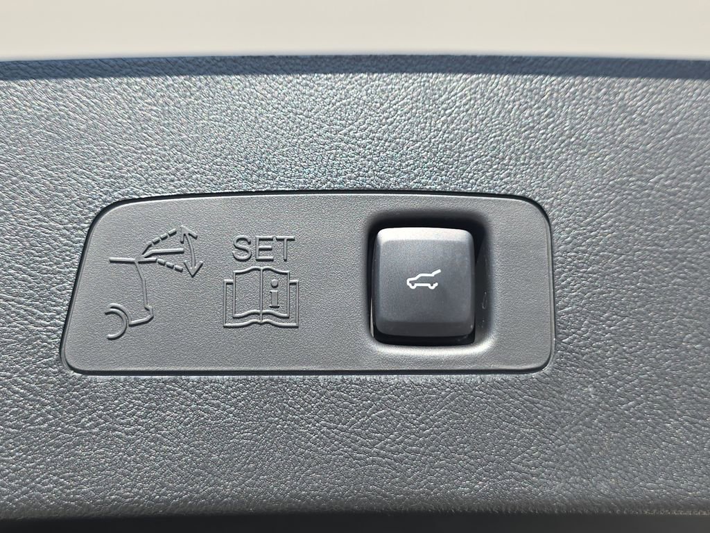 Used 2025 Lincoln Corsair AWD w/ Equipment Group 101A image 29