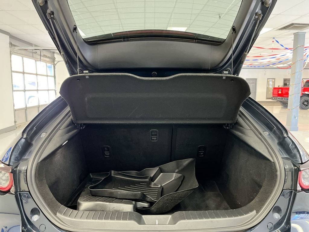 Used 2019 MAZDA MAZDA3 Hatchback w/ Preferred Package image 11