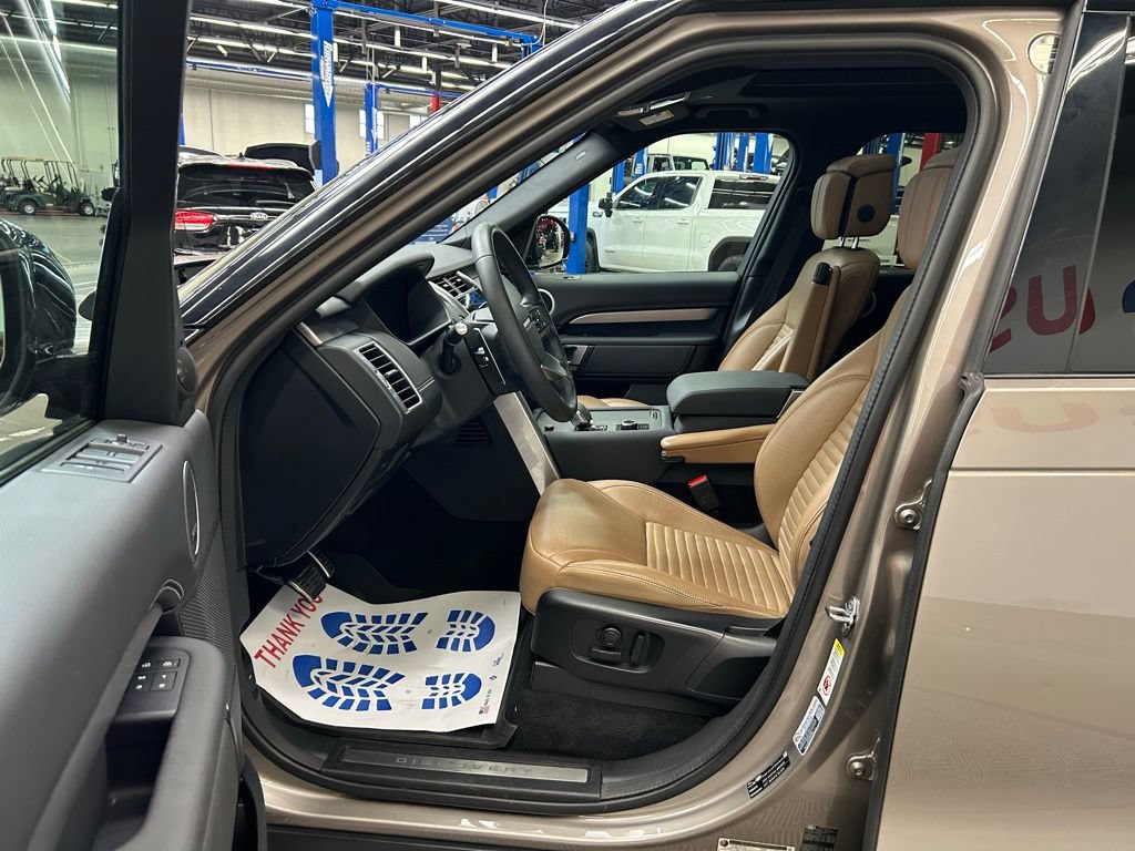 Used 2024 Land Rover Discovery Dynamic SE AWD/4WD image 20