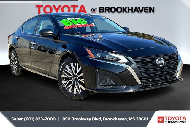 Used 2024 Nissan Altima 2.5 SV