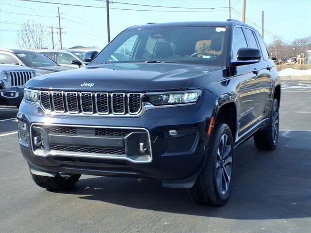 Used 2023 Jeep Grand Cherokee Overland image 2