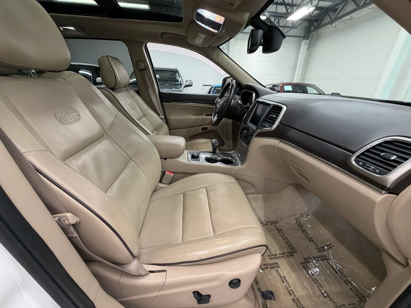 Used 2015 Jeep Grand Cherokee Overland AWD/4WD image 21