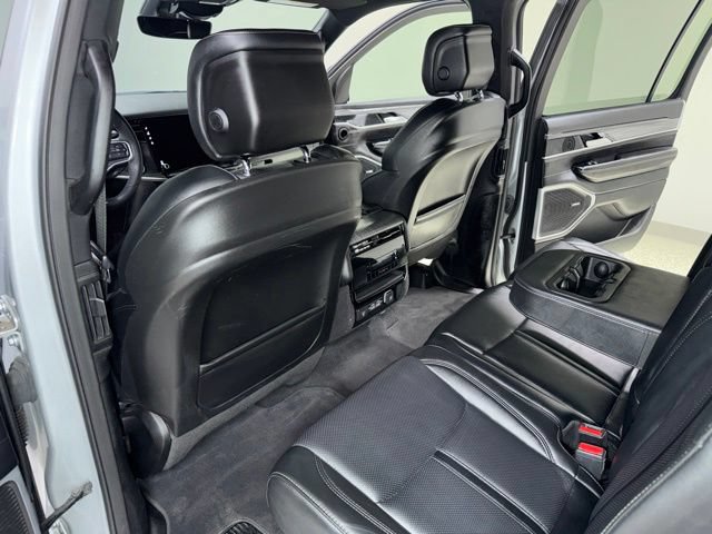 Used 2024 Jeep Wagoneer L Series II w/ Flexible Seating Group AWD/4WD image 26