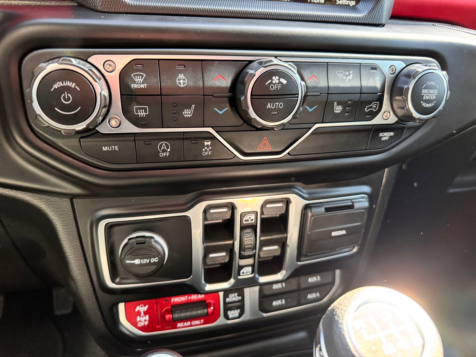 Used 2022 Jeep Wrangler Unlimited Rubicon w/ LED Lighting Group image 17