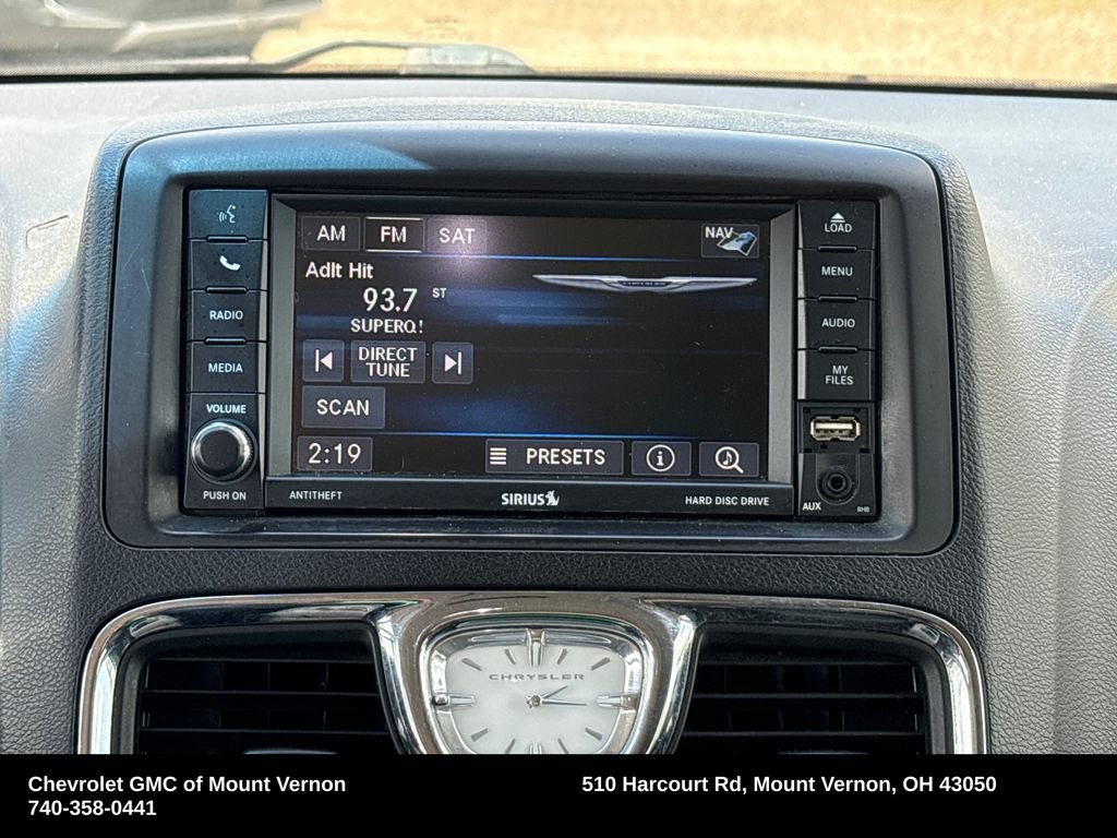 Used 2013 Chrysler Town & Country Touring FWD image 21