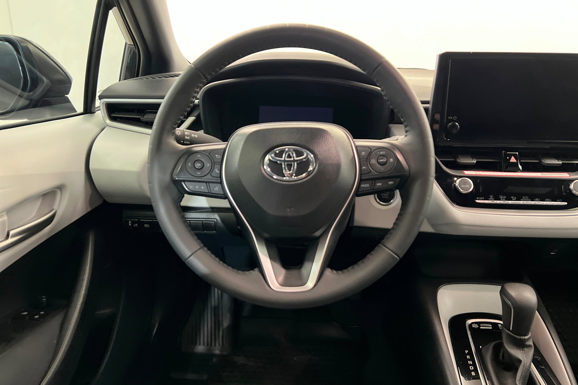 Used 2026 Toyota Corolla SE image 12