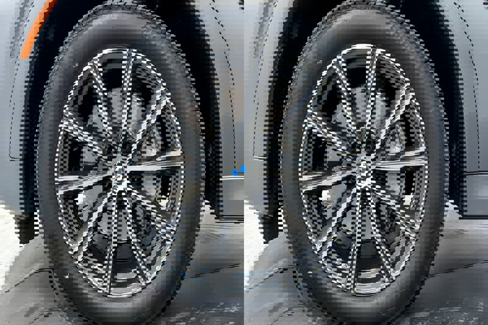 Used 2024 BMW X6 xDrive40i w/ Premium Package image 27